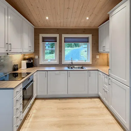 Beautiful In With Kitchen Holiday home
